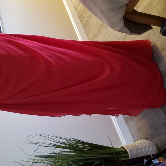 Red Prom dress size 8 strapless roomy for large chest - Picture 3 of 6